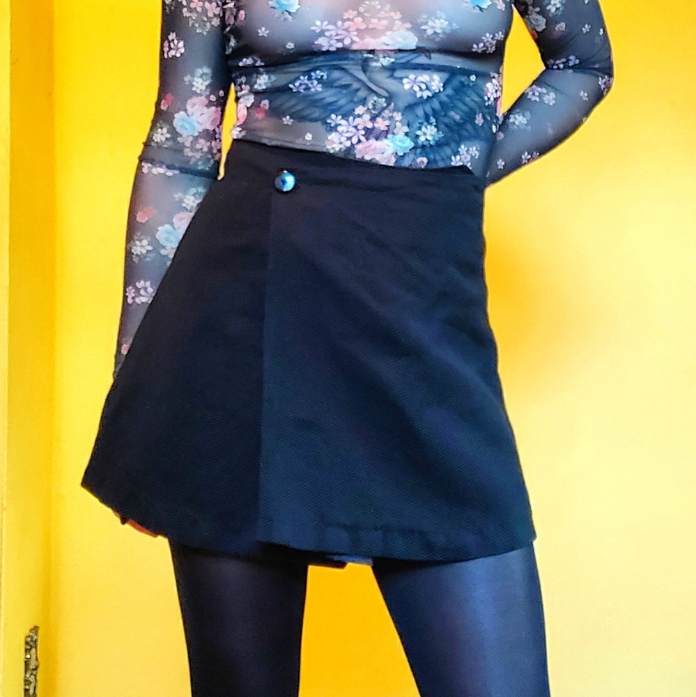 Black Guess Crossover Miniskirt